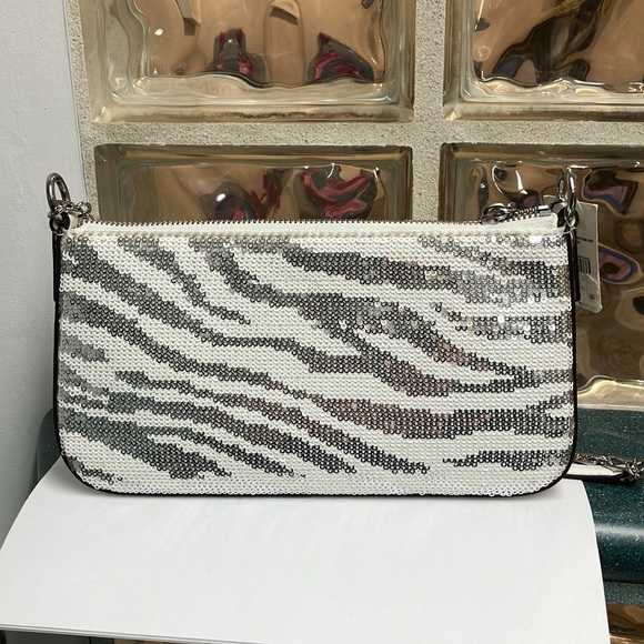 Michael Kors Empire OPT/Silver MD Chain pouchette - Picture 5 of 12